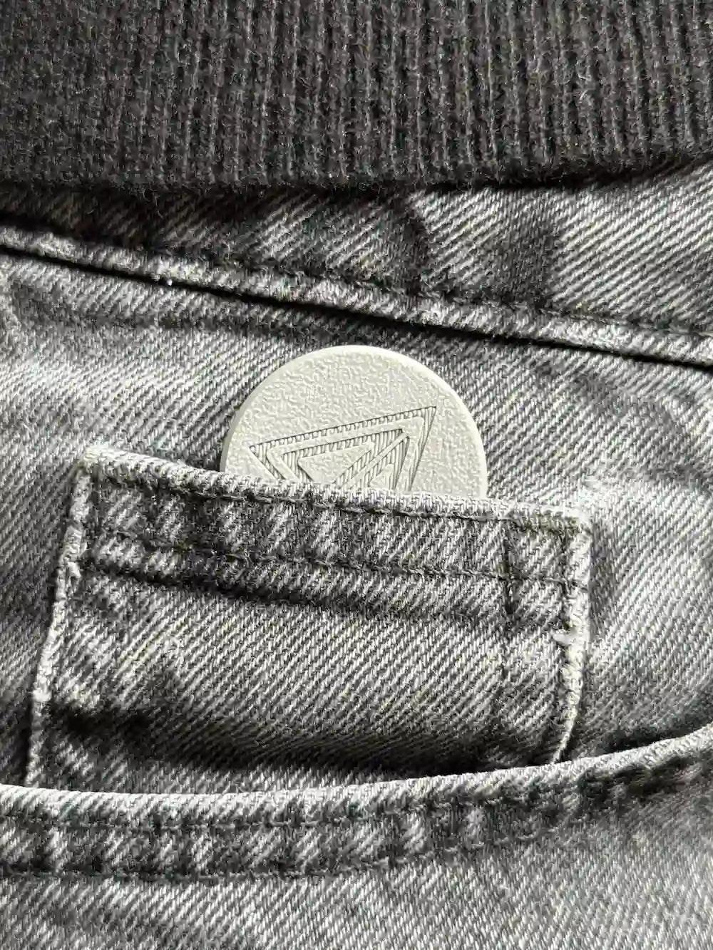 chalk holder magnet in pocket 